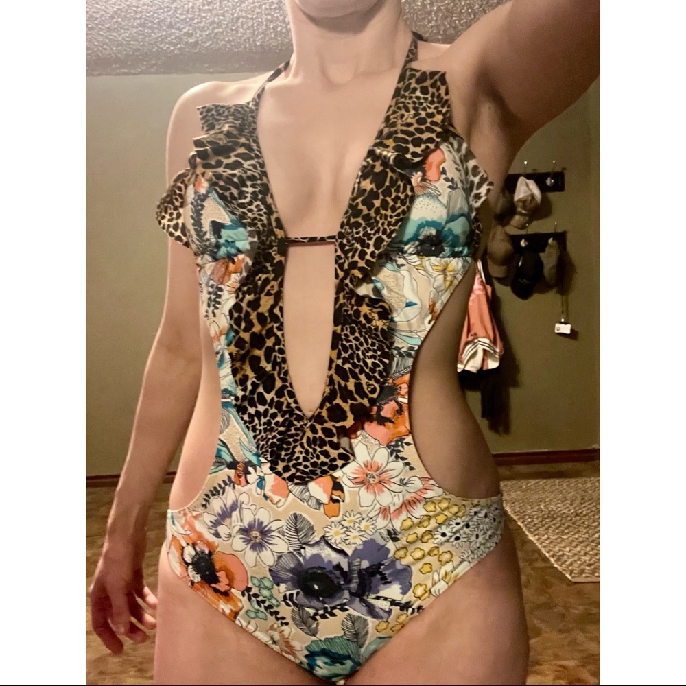 Victoria’s Secret monokini leopard floral frilly NWOT